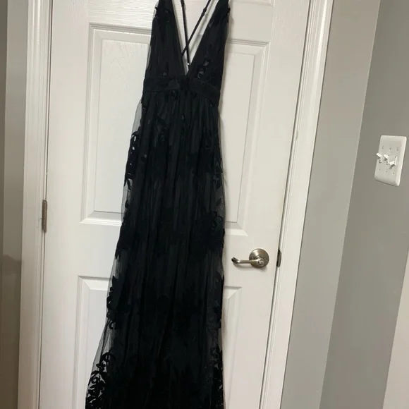 Windsor Black Lace Maxi Dress - Picture 3 of 6